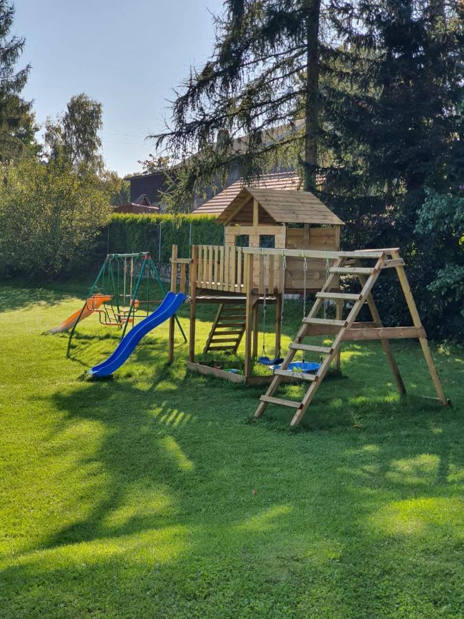 Apartamenty Czerwony Dworek - Duzy Teren Zielony, Plac Zabaw, Miejsce Na Grilla I Staw Z Mozliwoscia Wedkowania, Boisko Myslakowice Luaran gambar