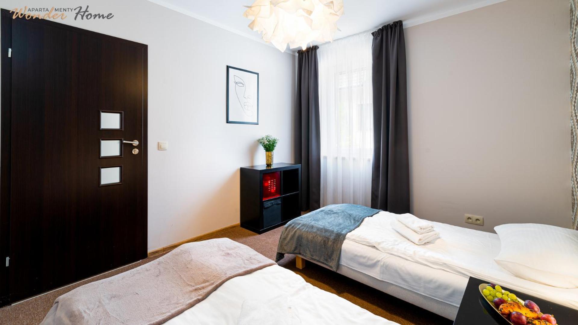 Apartamenty Czerwony Dworek - Duzy Teren Zielony, Plac Zabaw, Miejsce Na Grilla I Staw Z Mozliwoscia Wedkowania, Boisko Myslakowice Luaran gambar